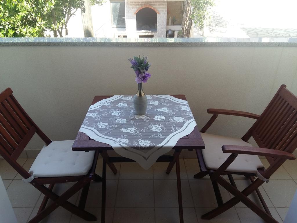 Apartments Bernarda Sumpetar Εξωτερικό φωτογραφία
